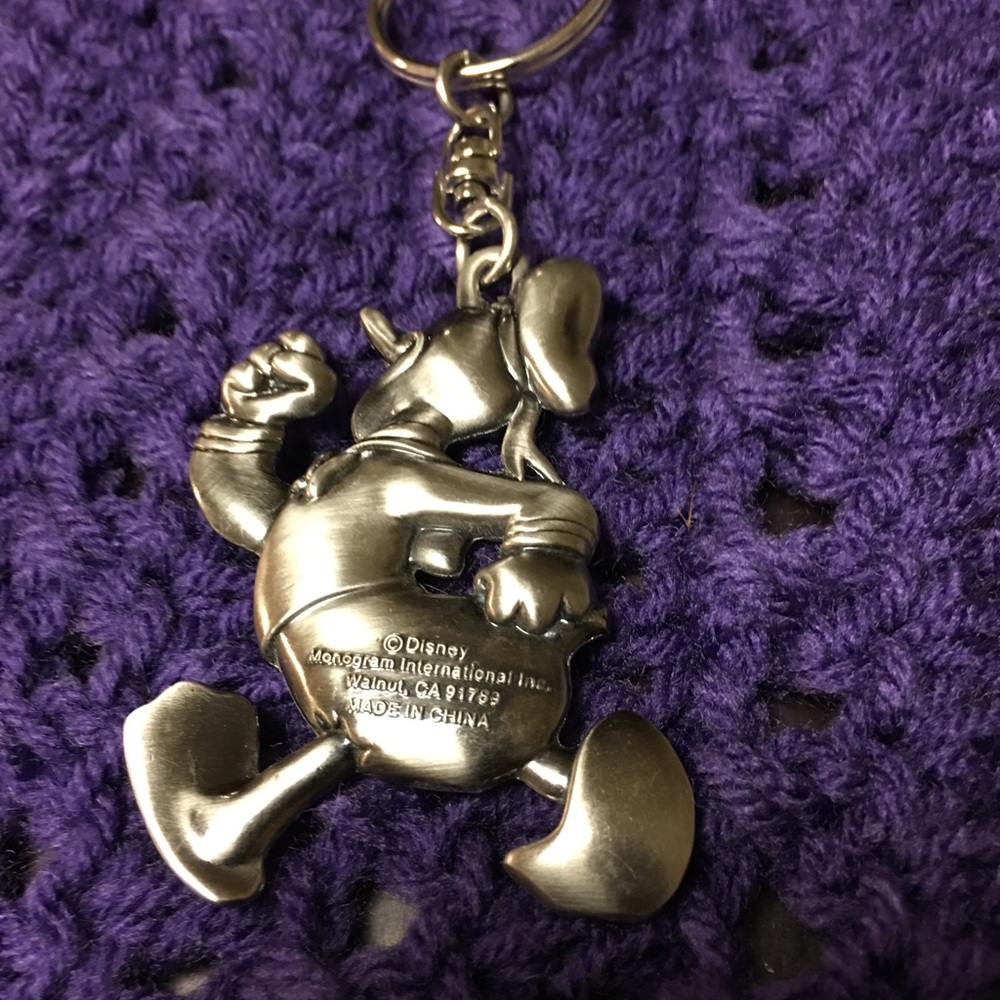 Donald Duck Metal Key Chain - Picture 5 of 8